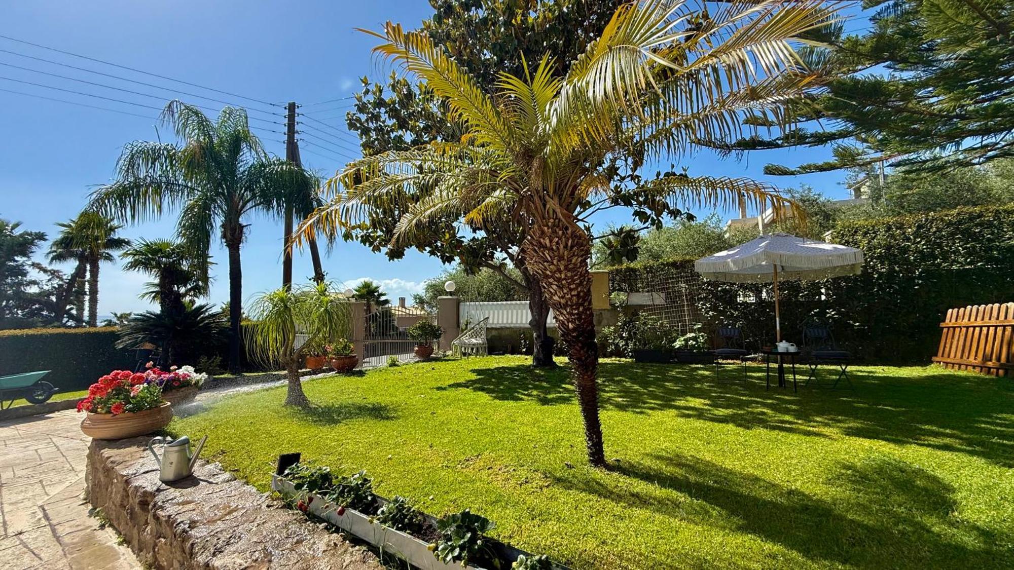 Le Jardin Apartment Каламата Екстериор снимка
