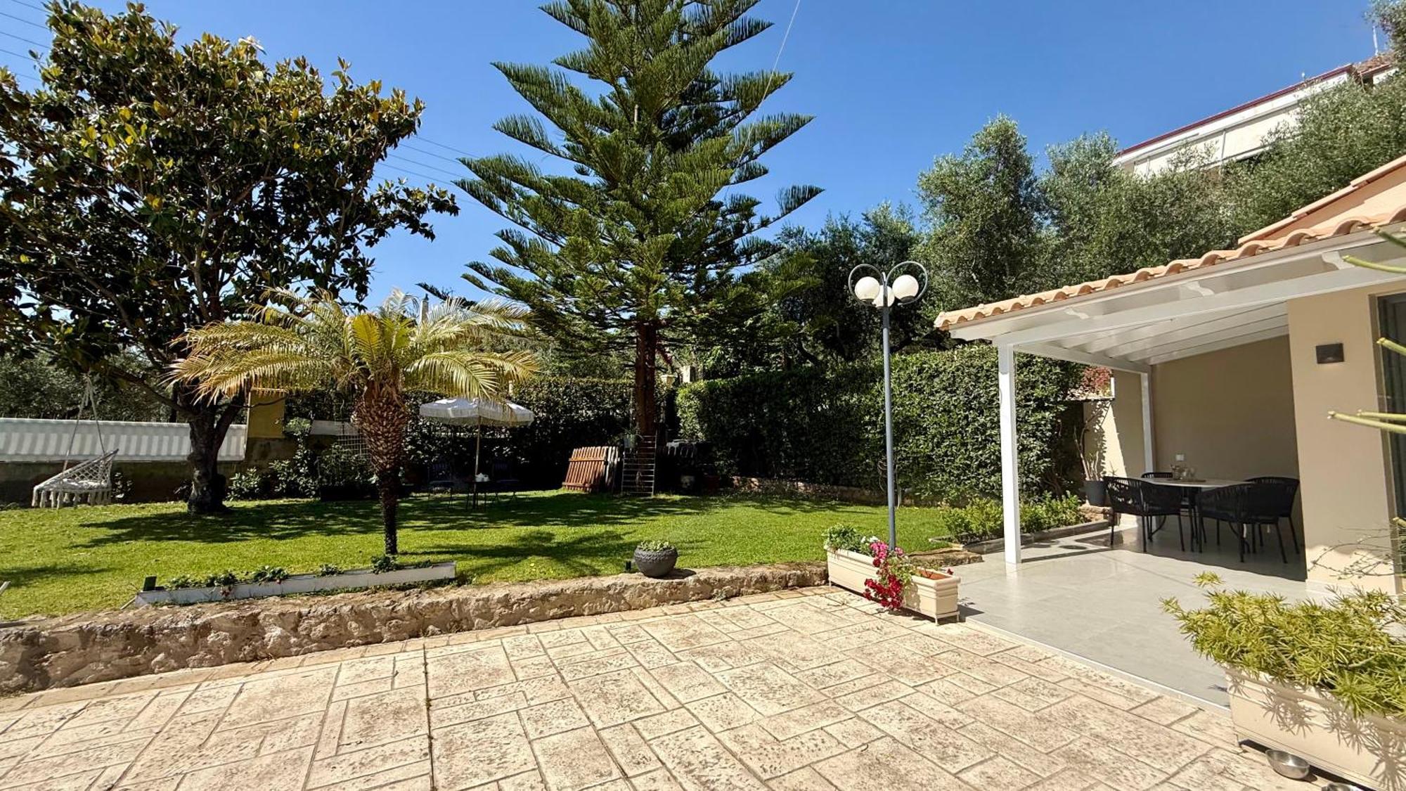 Le Jardin Apartment Каламата Екстериор снимка