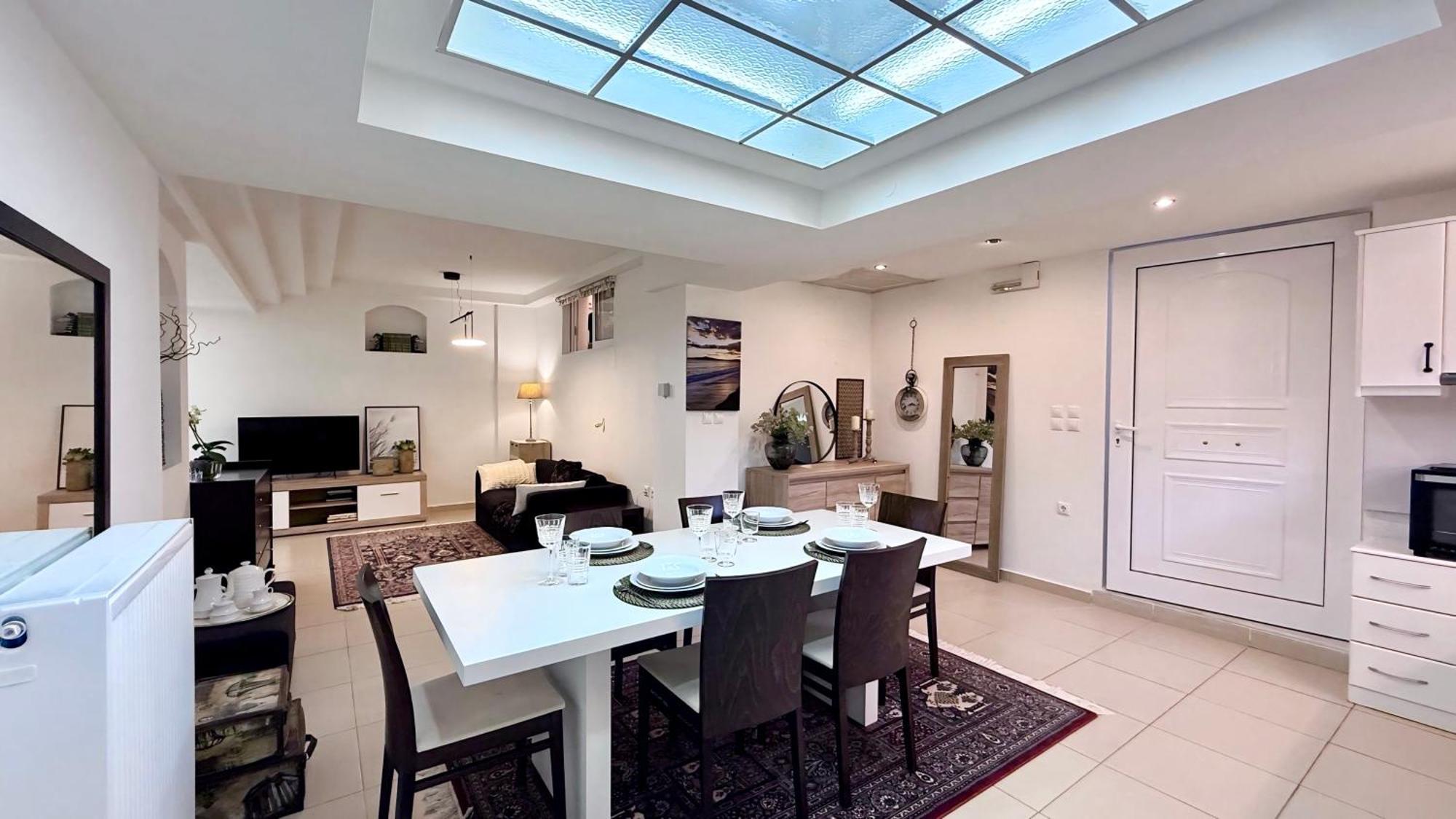 Le Jardin Apartment Каламата Екстериор снимка